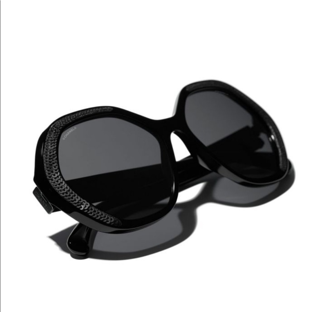 CHANEL ROUND SUNGLASSES
Acetate & Sequins - Picture 6 of 8